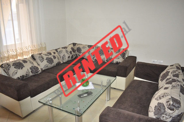 Apartament 2+1 me qira ne rrugen Haxhi Lici prane Restorant Fresku.
Apartamenti &nbsp;ndodhet ne ka